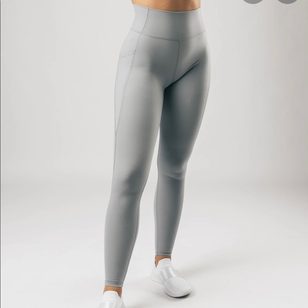 **SOLD**Alphalete Pocket leggings Shark Grey